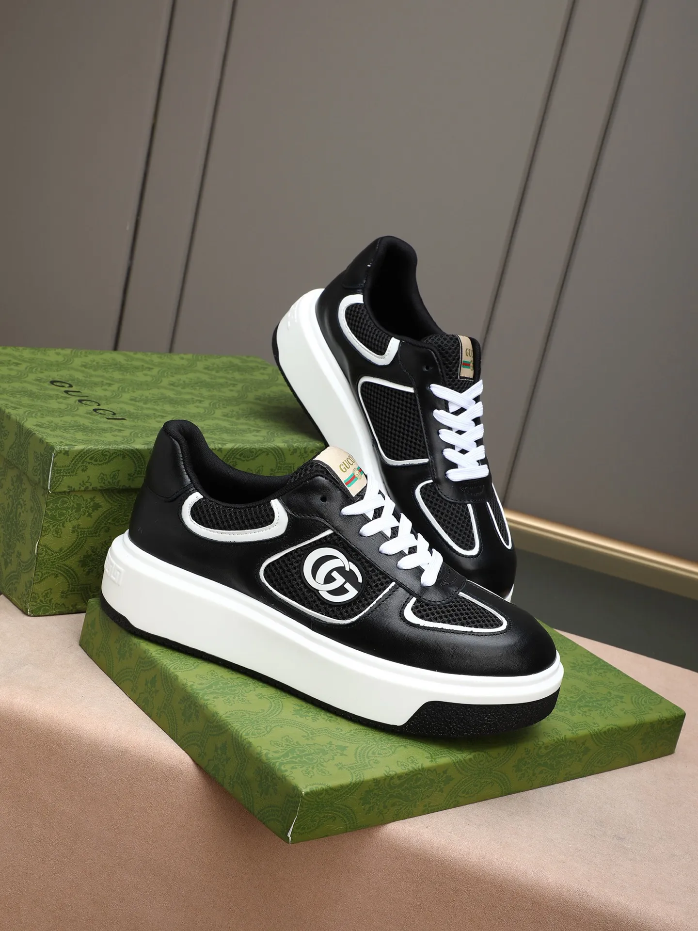 Men's shoes 💰480 New men's shoes GUCCI Fashion trend Made of first-layer calfskin ➕ washed sheep lining! The foot feels super comfortable and the workmanship is impeccable. Foam ultra-light outsole, size: 38-44 (45 customized) 3 colors to choose from!